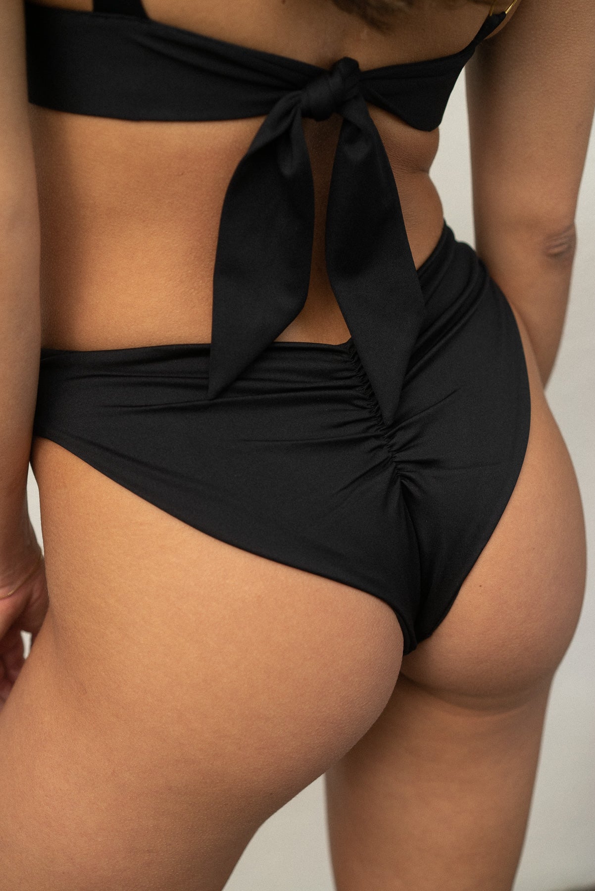 Scrunch Bum Seamless Leggings // Black – Bacon Bikinis
