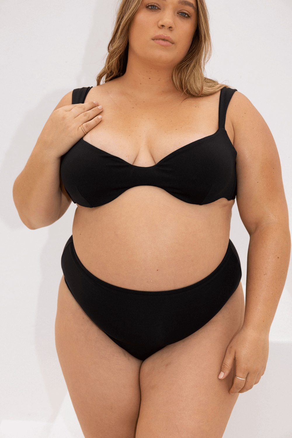 The High-Waisted Scrunch Bottoms - Matte Black