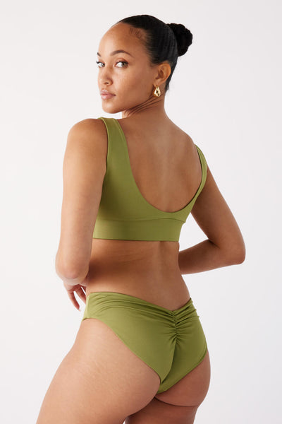 The Sport Scoop Top - Matcha Green