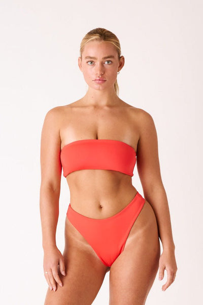 [Aqua is 5'7.5 and wears size M]#color_fiesta-red